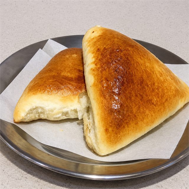 Esfiha da Pastelaria Aurora.